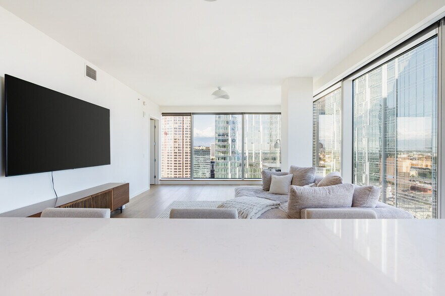 Building Photo - 889 Francisco St