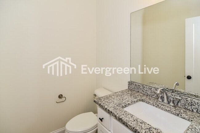 Building Photo - 235 Greenwood Dr