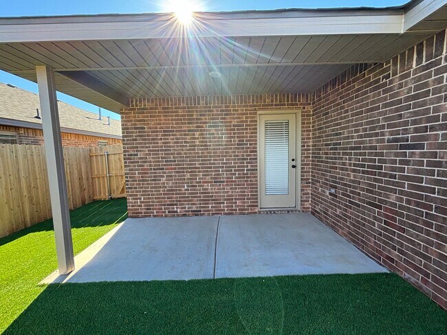 Building Photo - Pre leasing for July, Bell farms!