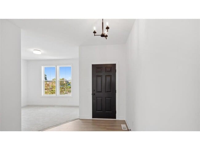 Building Photo - 2133 Westpointe Dr
