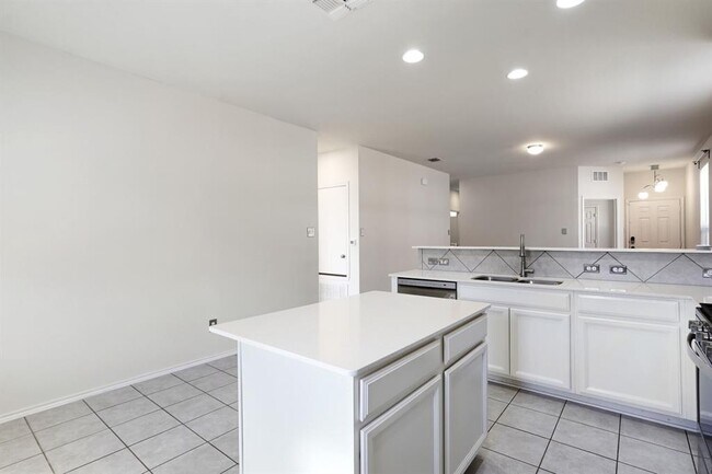 Building Photo - 183 Eves Necklace Dr.