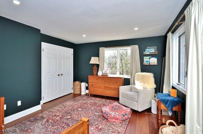 Building Photo - 35 Mews Ln