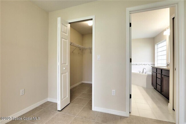 Building Photo - 741 Capon Terrace