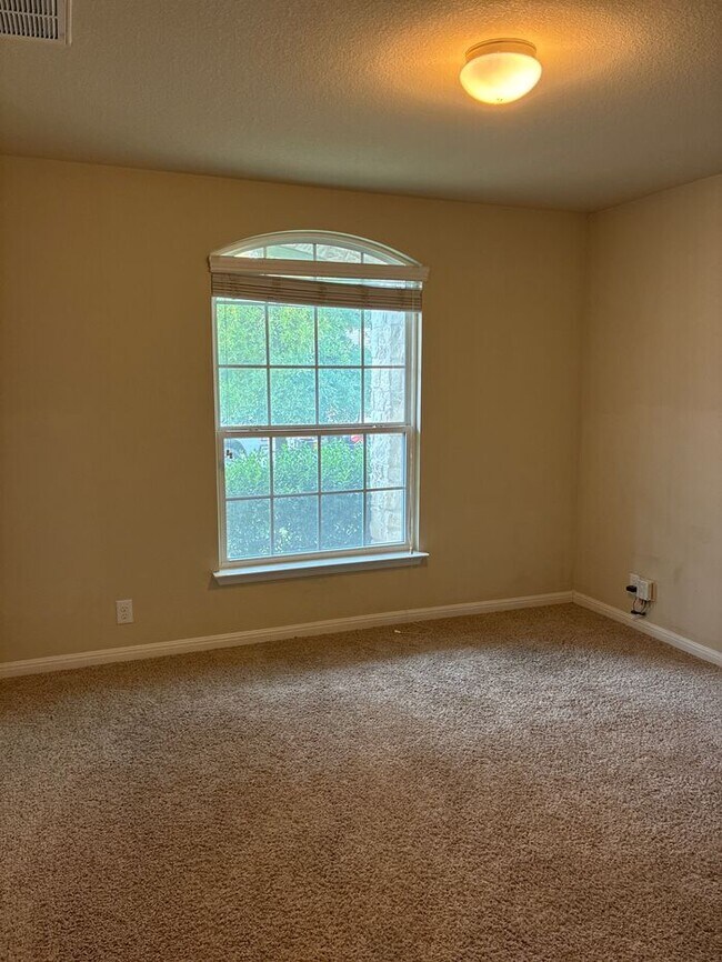 Building Photo - A Charming 3-Bedroom, 2-Bathroom Home Loca...