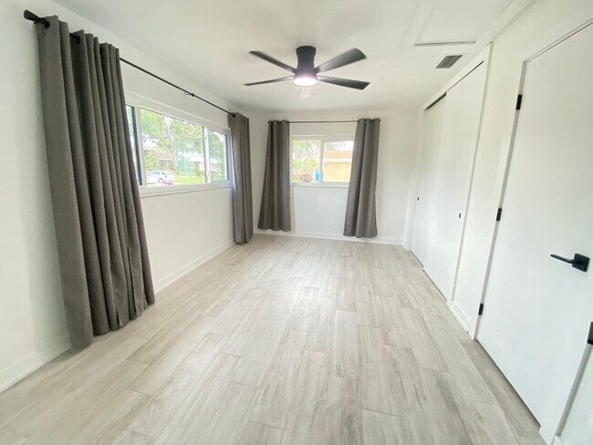 Building Photo - 1346 Hill Dr