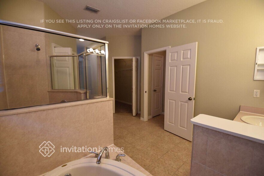 Building Photo - 11703 Summer Springs Dr