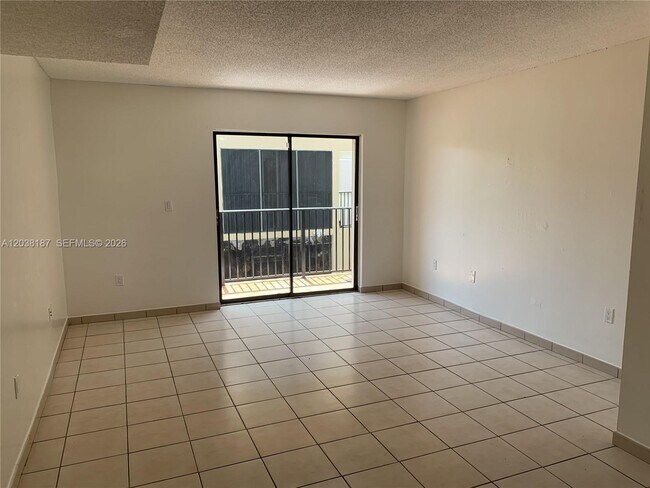 Building Photo - 2319 W 60th St