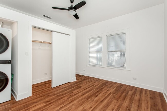 Building Photo - Beautiful Craftsman Style in Junius Heights!