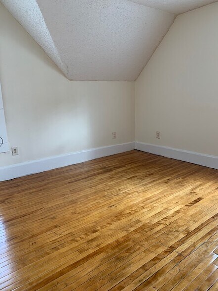 Building Photo - 84 Grant St