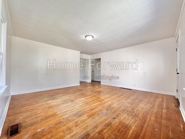 Building Photo - 107 N Robbins Ct