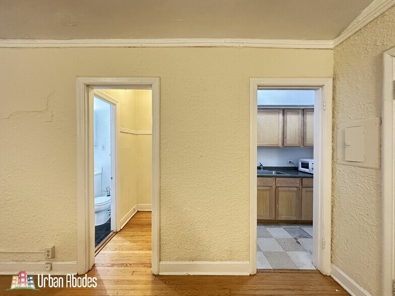 Building Photo - 557 W Arlington Pl