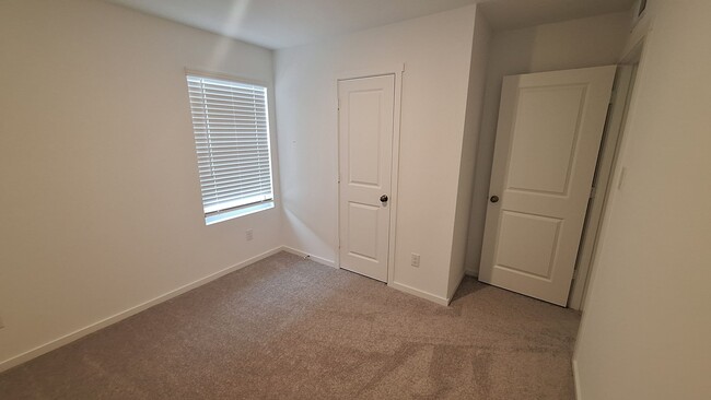 Building Photo - NEWLY BUILT 4 bedroom 2.5 Bath Single *1.5...