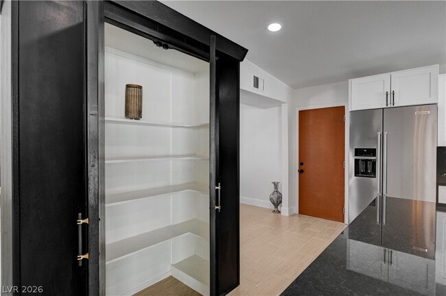 Building Photo - 1799 Valley Dr