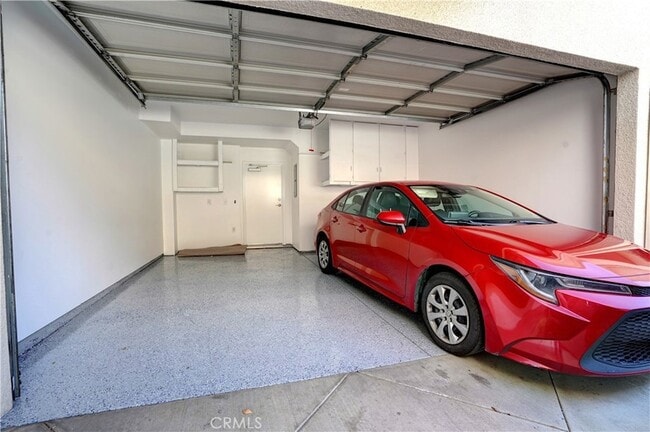 Building Photo - 7124 N Farralone Ave
