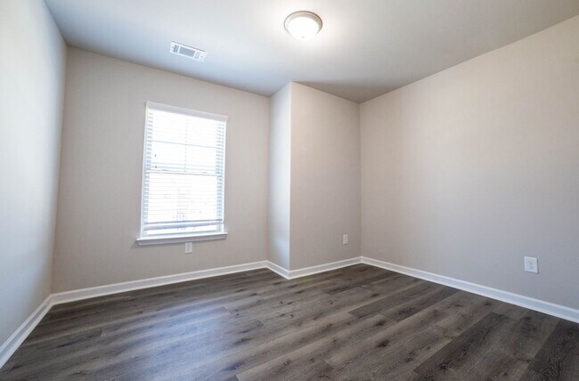 Building Photo - 4 Bed 2.5 Bath home in Gainesville!