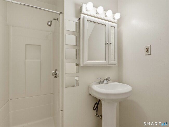 Building Photo - 250 Summerfield Ave