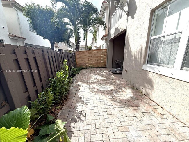 Building Photo - 10802 NW 84th Ln