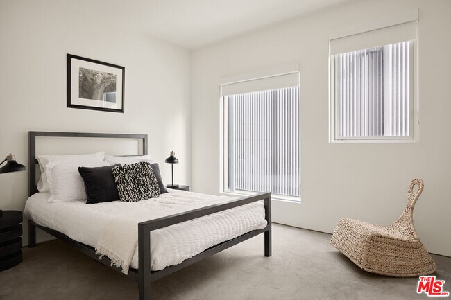 Building Photo - 533 Grand Blvd