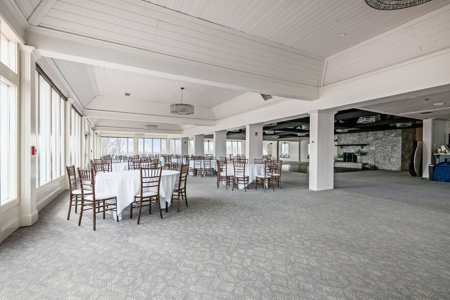 Building Photo - 5211 Highpointe Lakes Dr