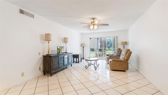 Building Photo - 2201 Lucaya Bend