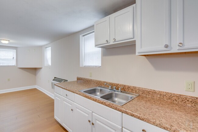 Building Photo - 2208 Bungalow Rd