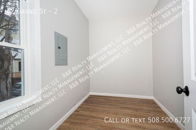 Building Photo - 42 Grand St