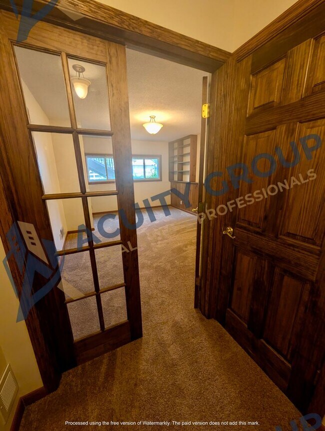 Building Photo - Elm Creek Park adjacent Large 2+BR House For Rent