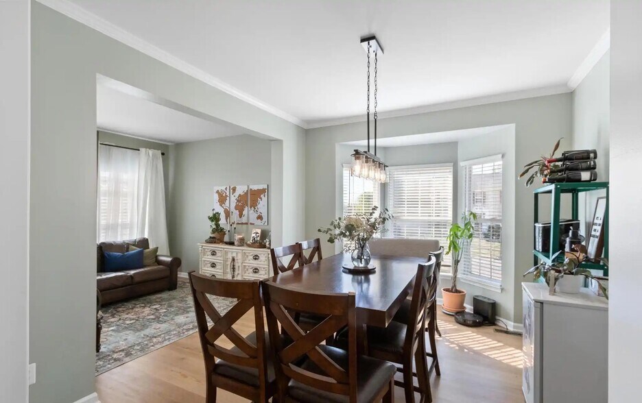 Building Photo - 6 Beau Ridge Dr