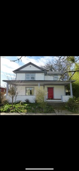 Building Photo - 322 E 16th Ave