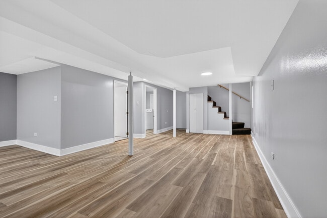 Building Photo - 1657 N Harding Ave