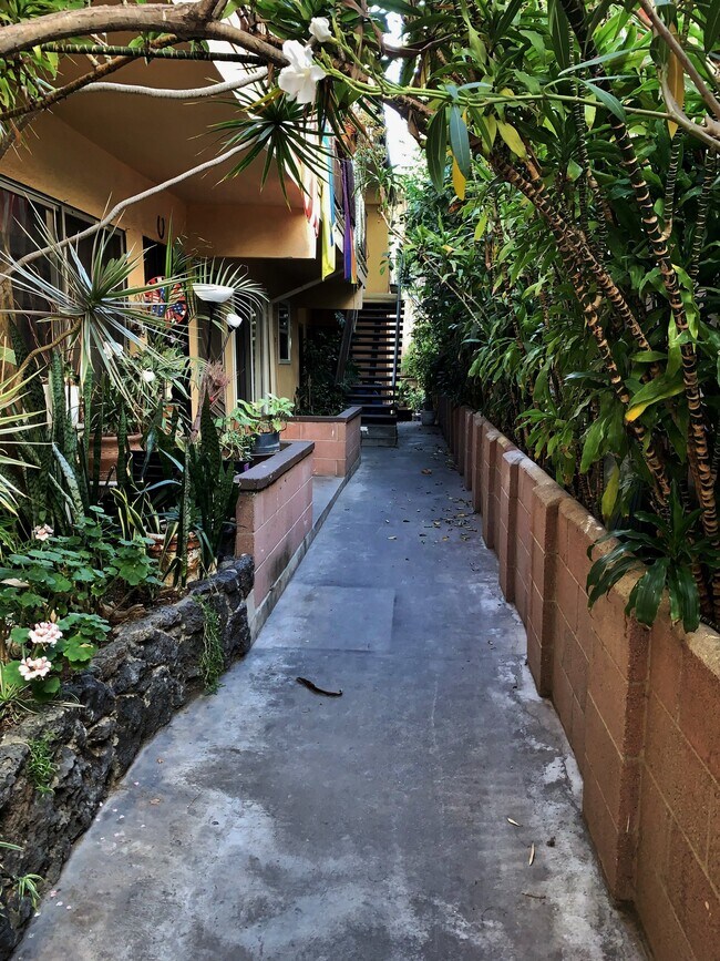 Building Photo - 1231 N Formosa Ave