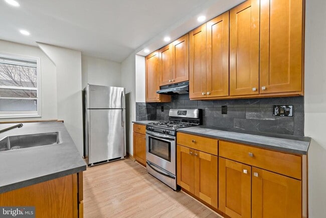 Building Photo - 1332 S 7th St