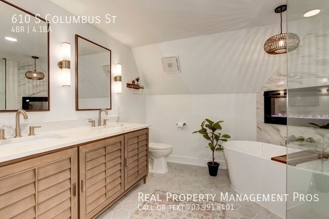 Building Photo - Stunning Corner Townhouse, Old Town Alexan...