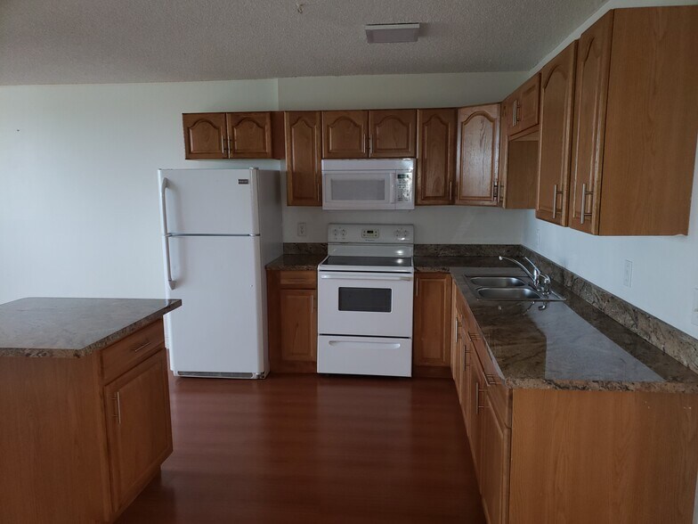 Kitchen - 406 NW 68th Ave