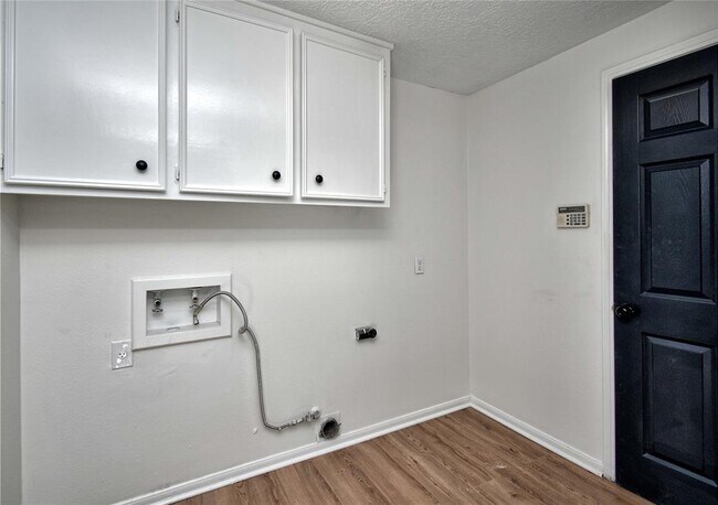 Building Photo - 10107 Burgoyne Rd