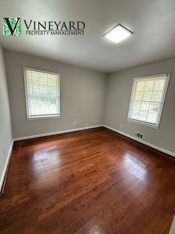 Building Photo - 415 Arnold Ave