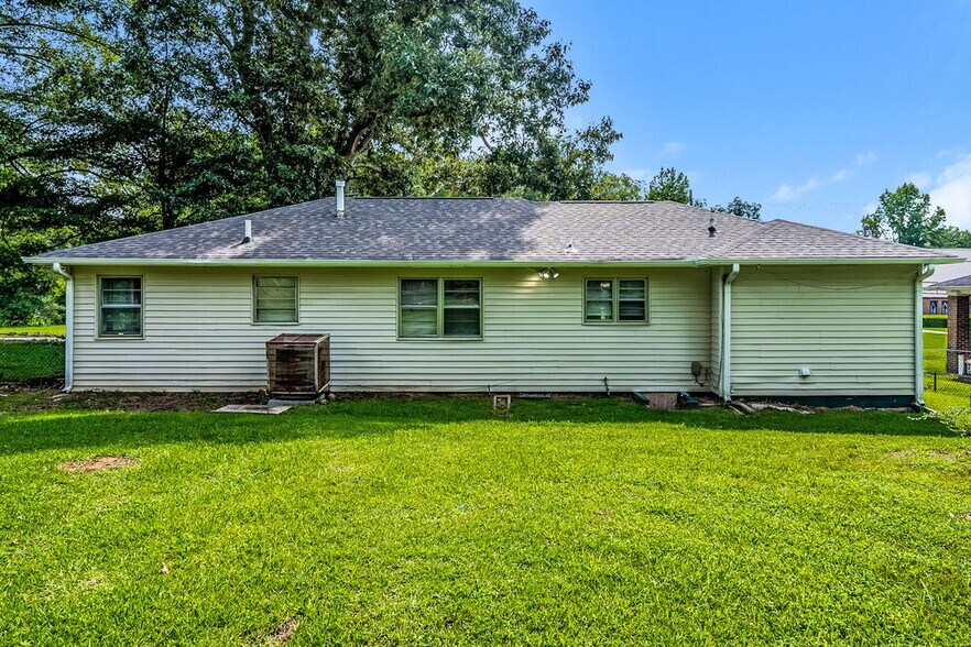 Building Photo - 828 5 Mile Rd