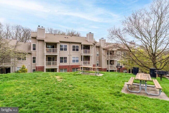 Building Photo - 1719 Ascot Way