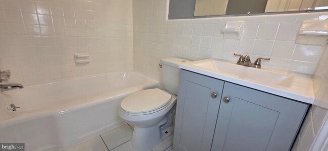 Building Photo - 1220 16th St NE