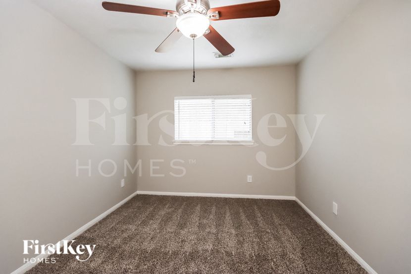 Building Photo - 9302 Reflections Path Way