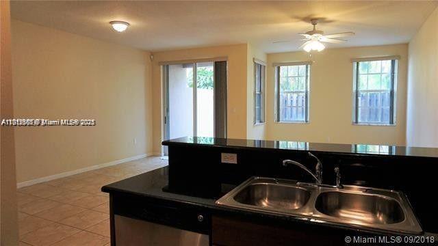 Building Photo - 233 Las Brisas Cir