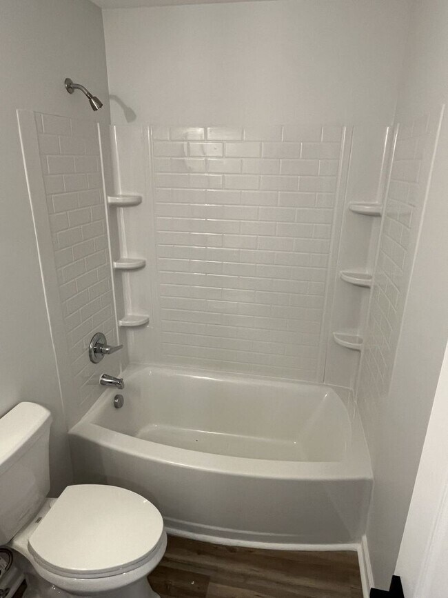 Building Photo - Refreshed 3 Bedroom End Unit Townhome near...