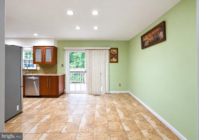 Building Photo - 604 Hillary Ct