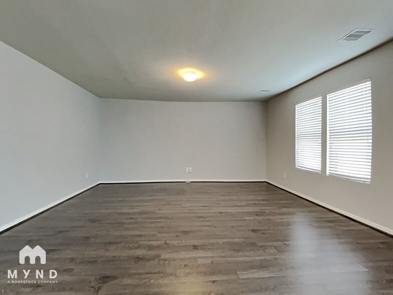 Building Photo - 1811 Artem Ct