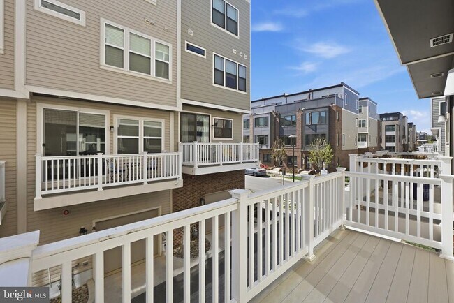 Building Photo - 16122 Columbus Ave