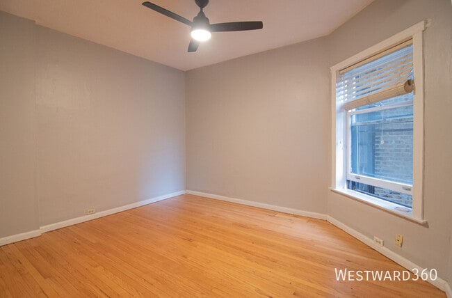 Building Photo - 844 W Lakeside Pl