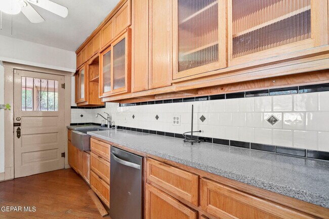 Building Photo - 2709 N Florence St