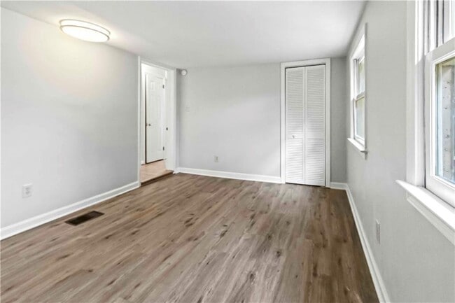 Building Photo - 2314 Wayside Dr