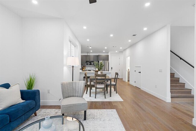 Building Photo - 1208 W Oltorf St