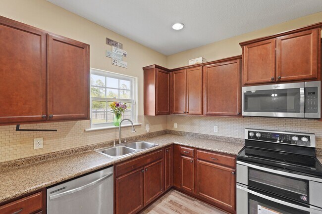 Building Photo - 966 Mustang Ln NE